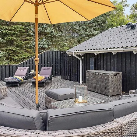 7 Person In Jerup-by Traum Jerup